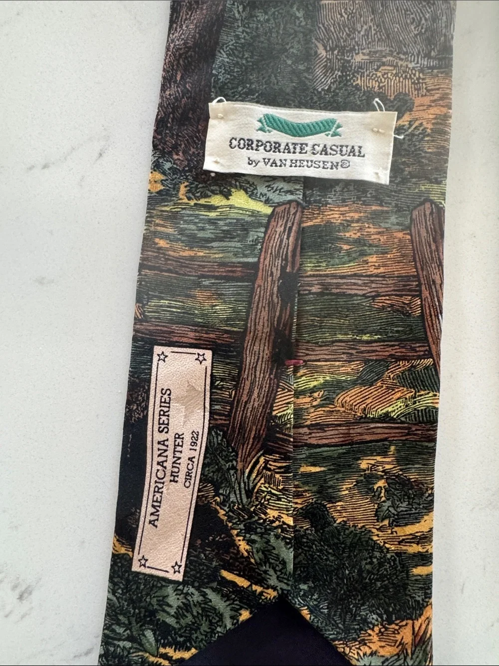 Van Heusen Hunting Scene Tie in Green and Brown